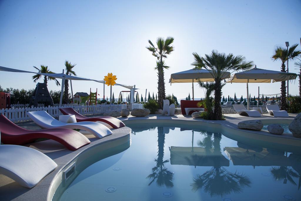Hotel Doge Alba Adriatica Exteriör bild