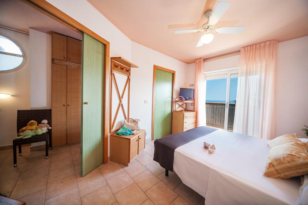 Hotel Doge Alba Adriatica Rum bild
