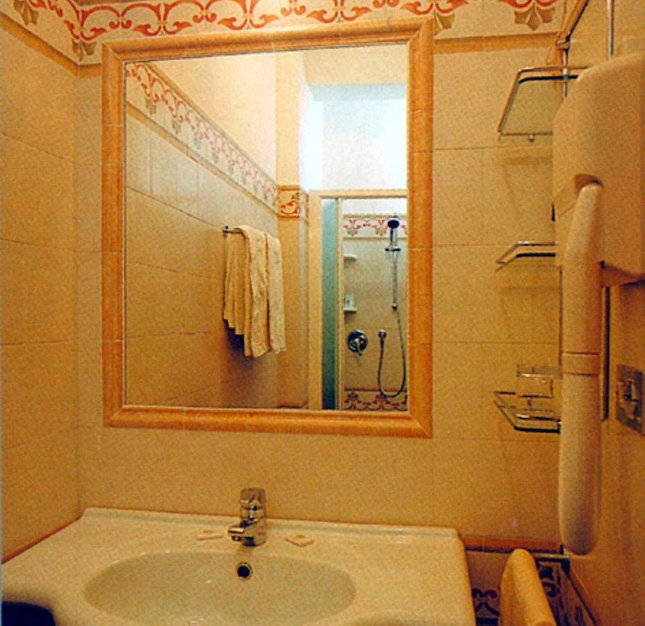 Hotel Doge Alba Adriatica Exteriör bild